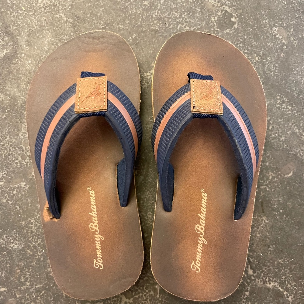 Never worn Tommy Bahamas boys flip flops